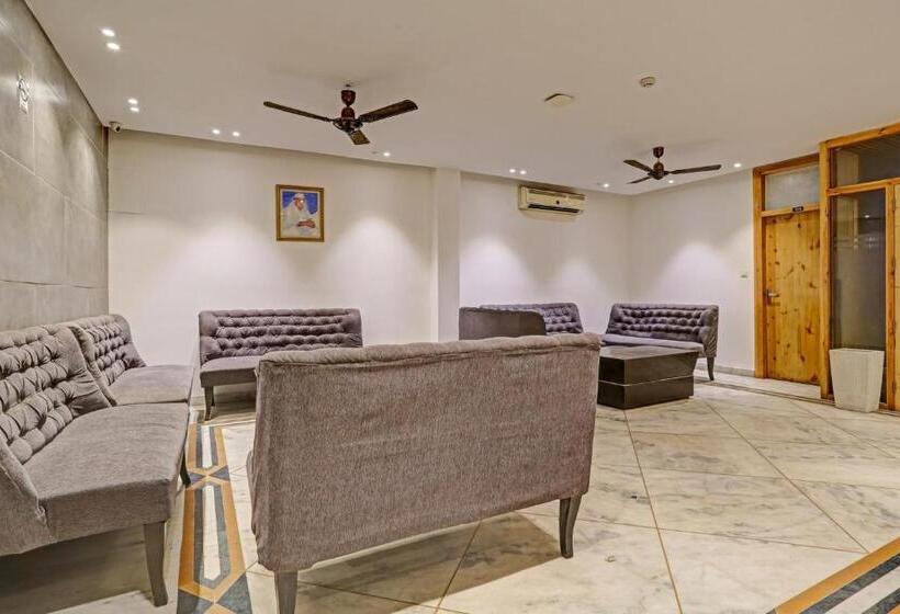 Collection O 81384 Hotel Silver