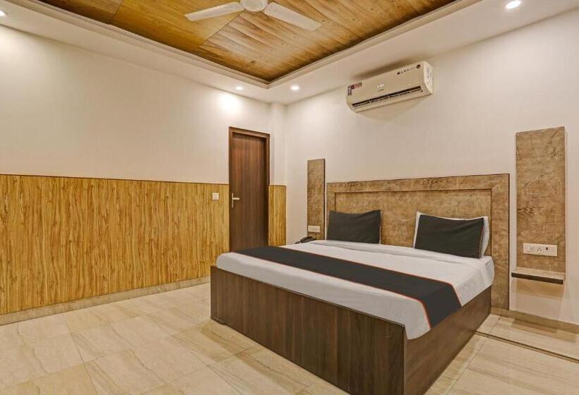 Collection O 81384 Hotel Silver