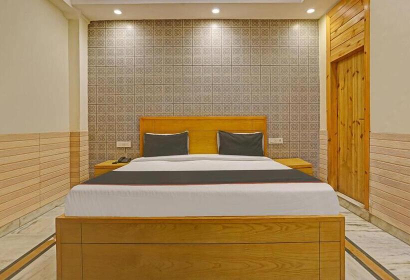 Collection O 81384 Hotel Silver