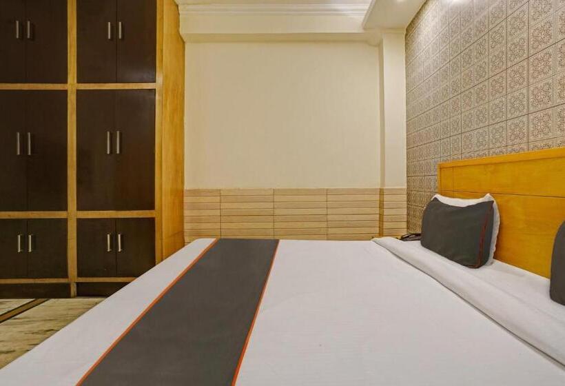 Collection O 81384 Hotel Silver