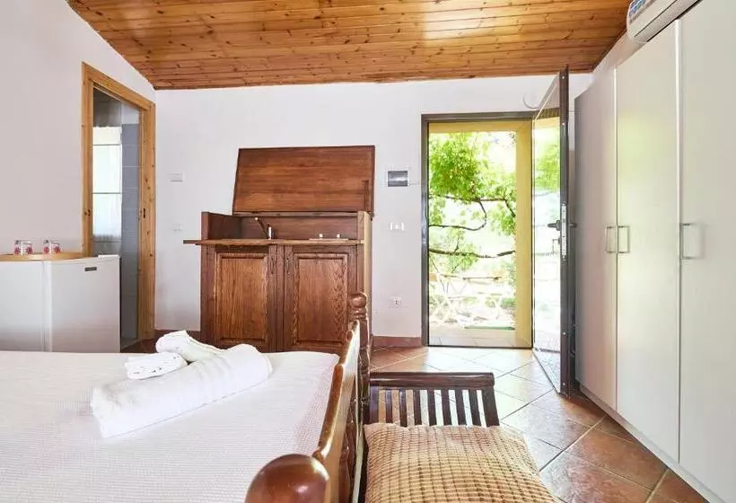 Hotelli Podere Scoldasu   Diana