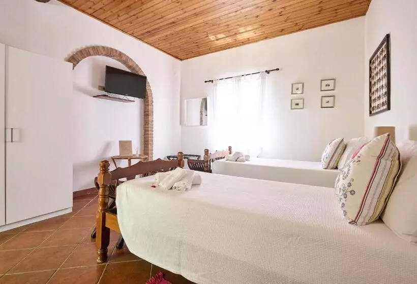 Hotelli Podere Scoldasu   Diana