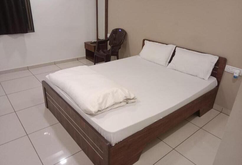 בית מלון כפרי Shreeji S