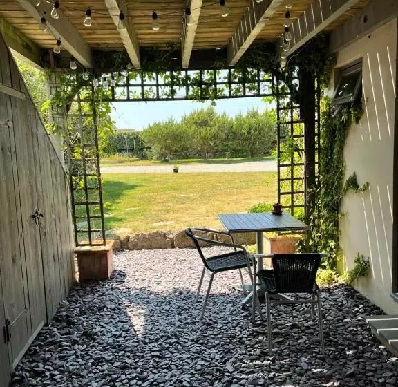 Lands End Hostel And B&b