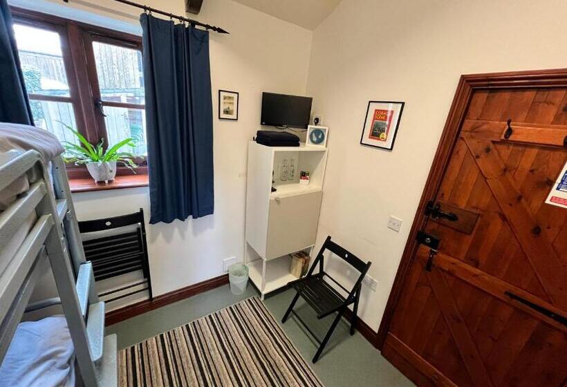 Lands End Hostel And B&b