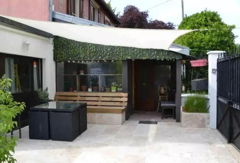 Leleka Hostel