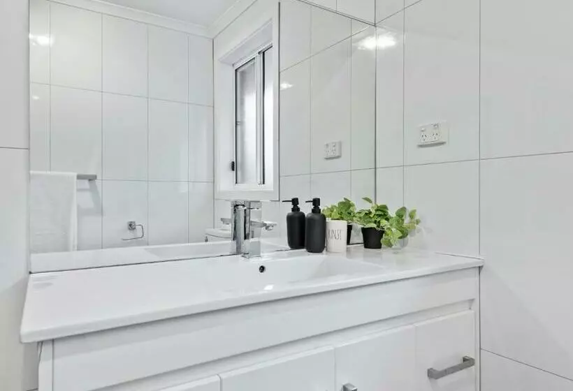 Majatalo Private Room No.2 Beside Monash University, Clayton