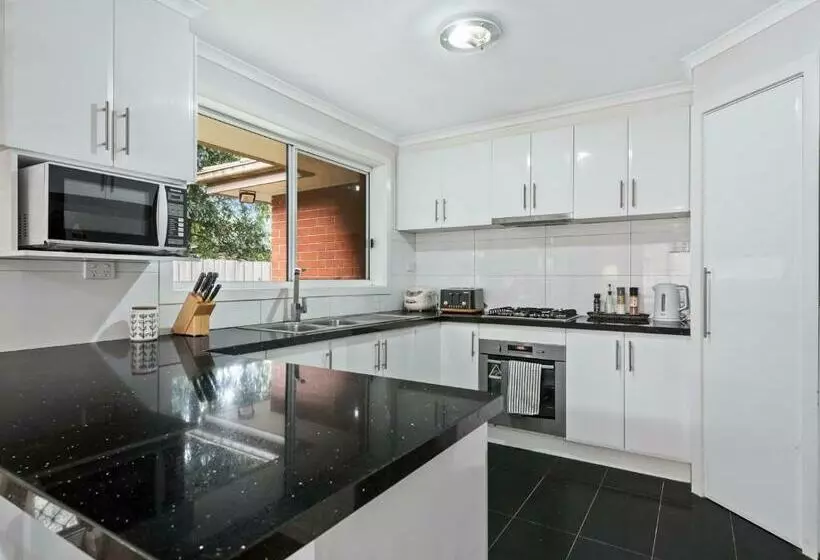 Majatalo Private Room No.2 Beside Monash University, Clayton