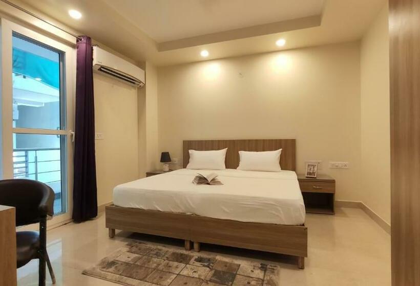 Alberg Covie Gurugram 70