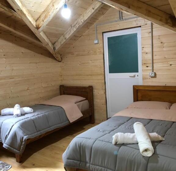 تختخواب و صبحانه Livadhi Guesthouse Komani Lake