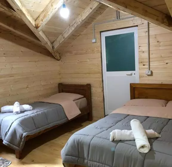 ベッドアンドブレックファースト Livadhi Guesthouse Komani Lake
