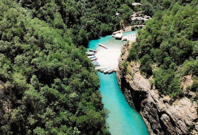 تختخواب و صبحانه Livadhi Guesthouse Komani Lake