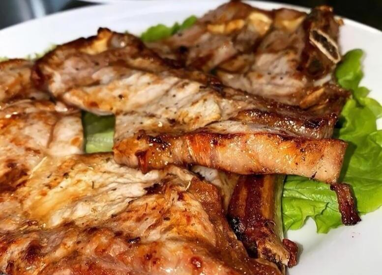 تختخواب و صبحانه Livadhi Guesthouse Komani Lake