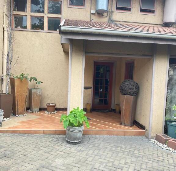 مبيت وإفطار Serengeti Sands Lodge