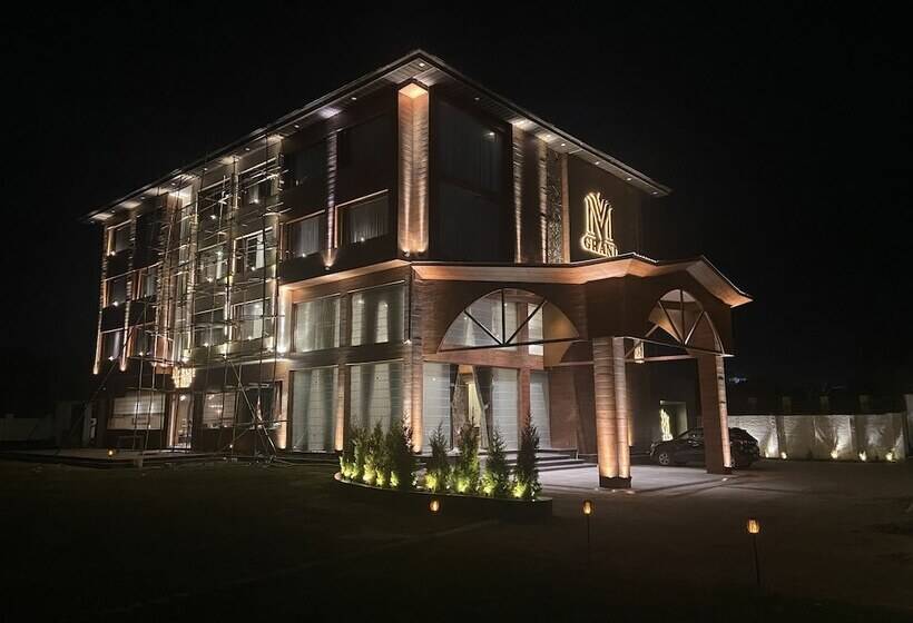 Hotel Welcomheritage Grand, Srinagar