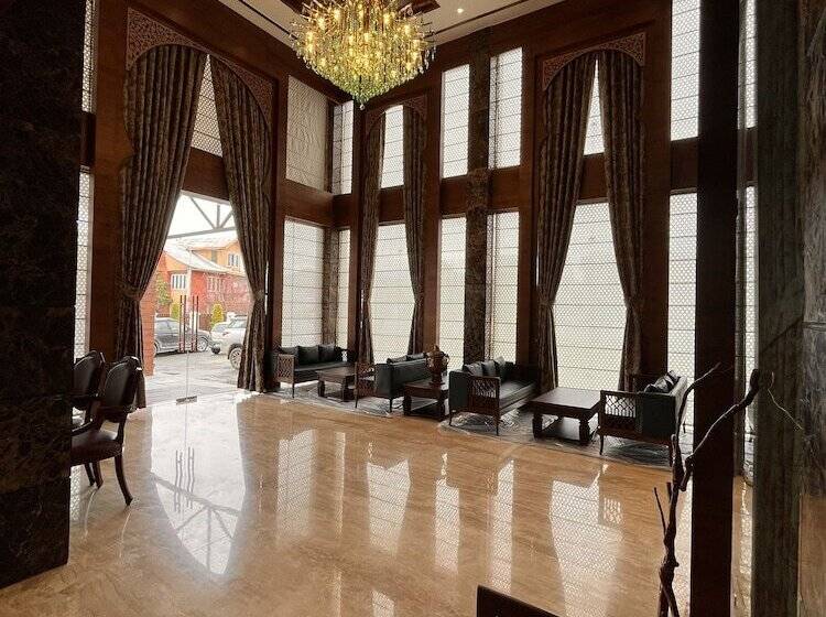 Hotel Welcomheritage Grand, Srinagar