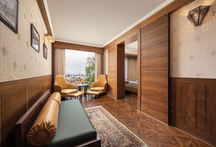 Hotel Welcomheritage Grand, Srinagar