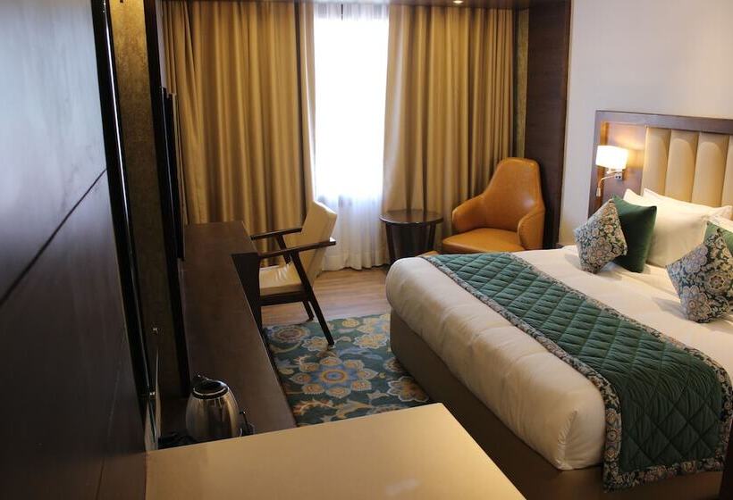 Hotel Welcomheritage Grand, Srinagar