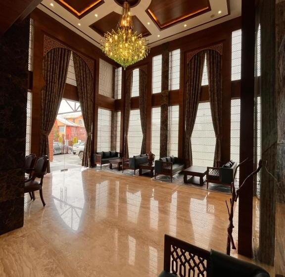 Hotel Welcomheritage Grand, Srinagar