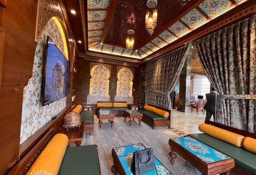 Hotel Welcomheritage Grand, Srinagar