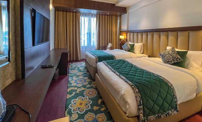 Hotel Welcomheritage Grand, Srinagar