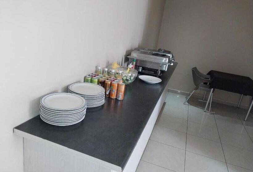 پانسیون Ethithiya Guesthouse & Conferencing