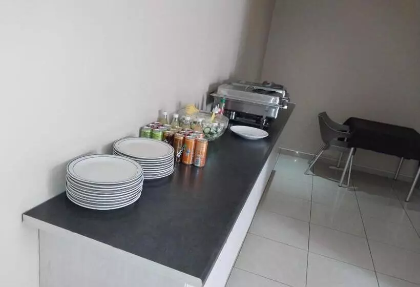 پانسیون Ethithiya Guesthouse & Conferencing
