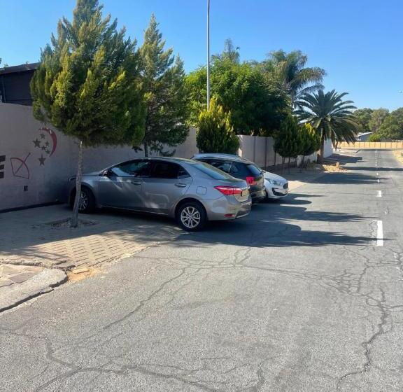 پانسیون Ethithiya Guesthouse & Conferencing