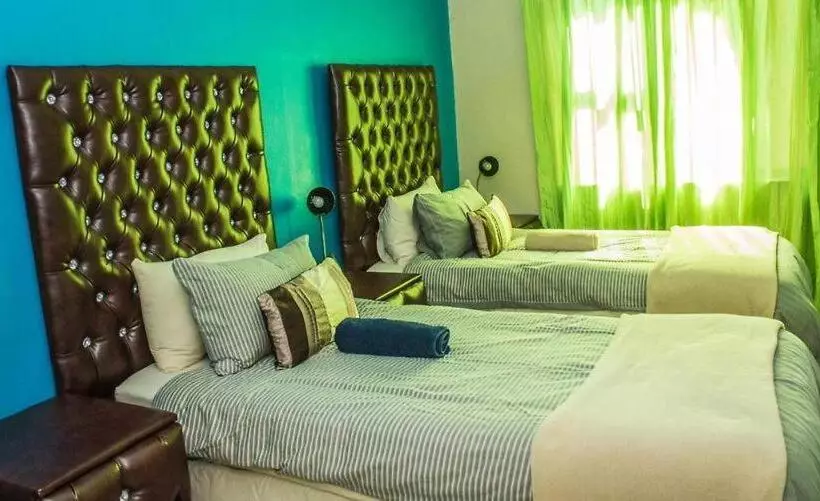 پانسیون Ethithiya Guesthouse & Conferencing