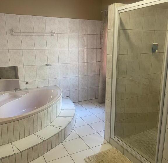 پانسیون Ethithiya Guesthouse & Conferencing