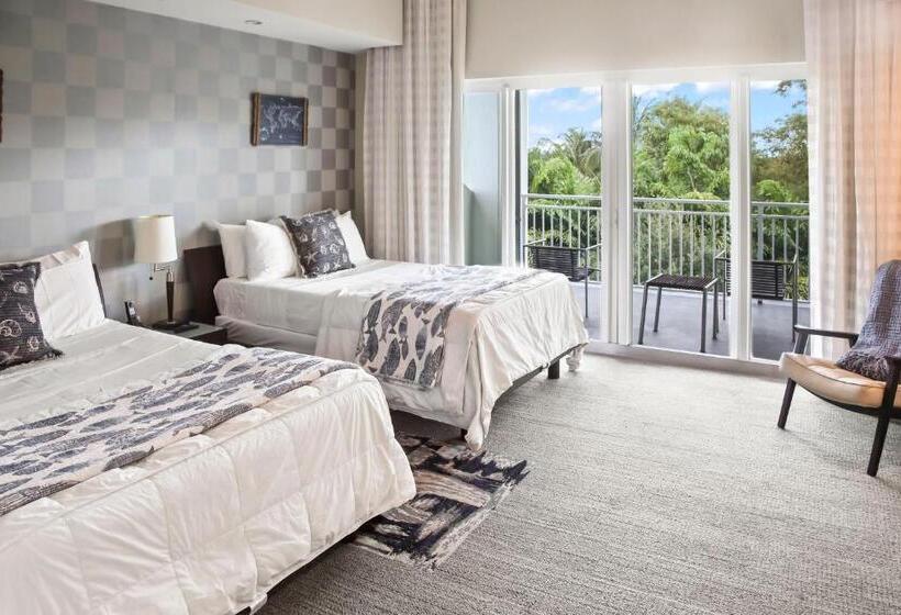 Upscale Resort Villa In The Heart Of Miami