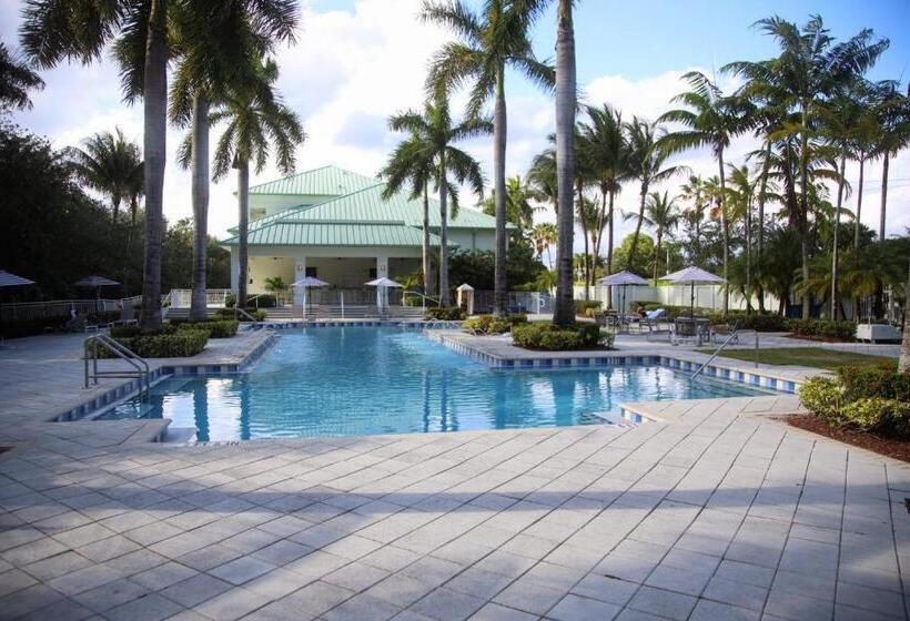 Upscale Resort Villa In The Heart Of Miami