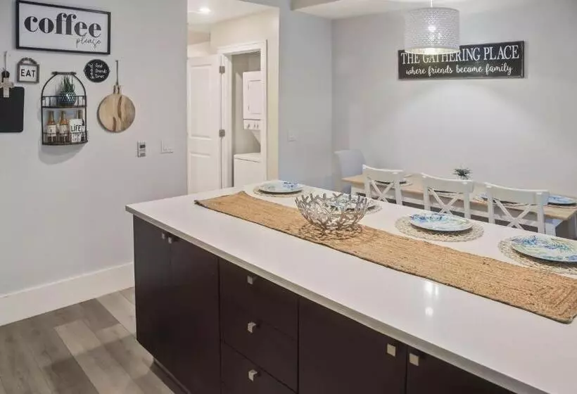 Upscale Resort Villa In The Heart Of Miami