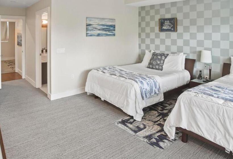 Upscale Resort Villa In The Heart Of Miami