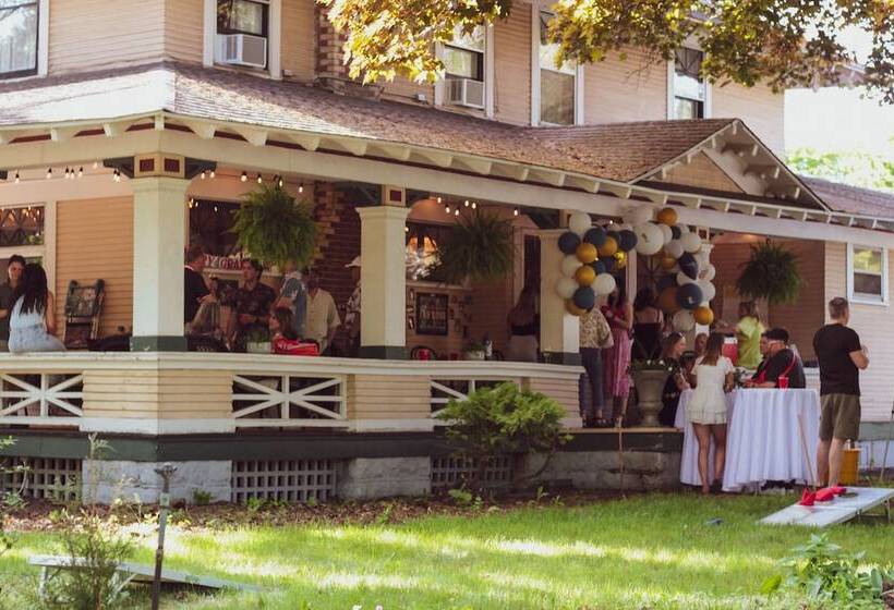 تختخواب و صبحانه Marianna Stoltz House