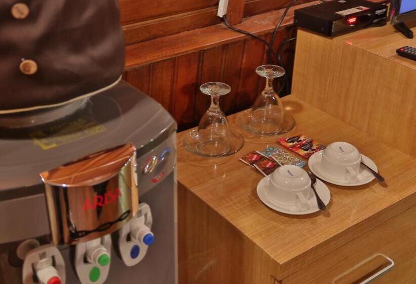 Отель Narwastu Hills