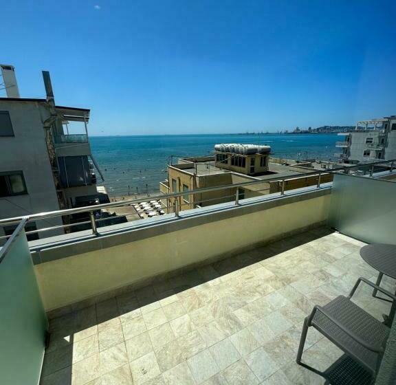 בית מלון כפרי Split Rooftop Suites