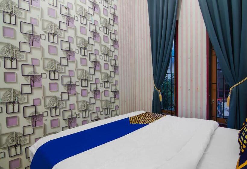 فندق Spot On 92570 Putri Guest House Syariah