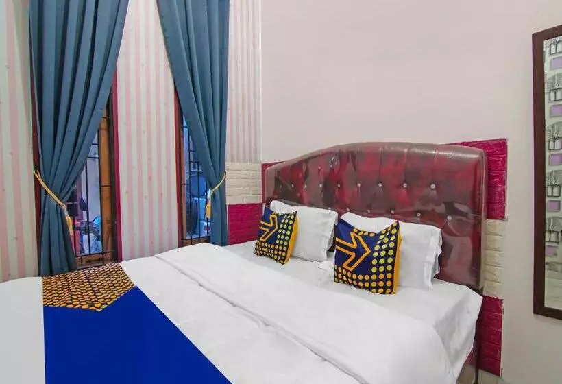 Hotelli Spot On 92570 Putri Guest House Syariah