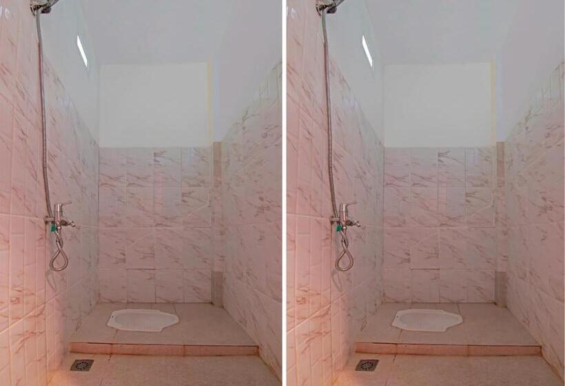 فندق Spot On 92570 Putri Guest House Syariah