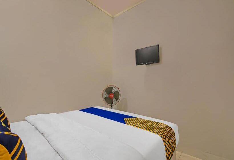 فندق Spot On 92570 Putri Guest House Syariah