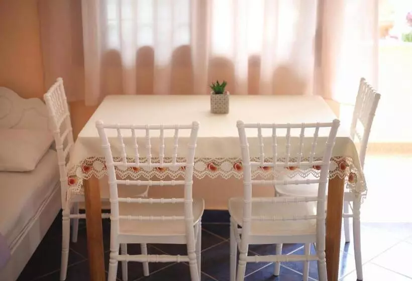 ペンション Vila Feliz   Premium Rooms With Free Private Parking