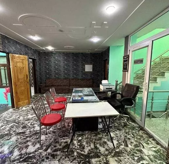 ホテル Oyo Flagship 81309  Zulfikar
