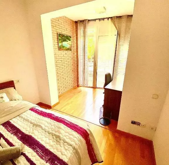 پانسیون Roni Rooms