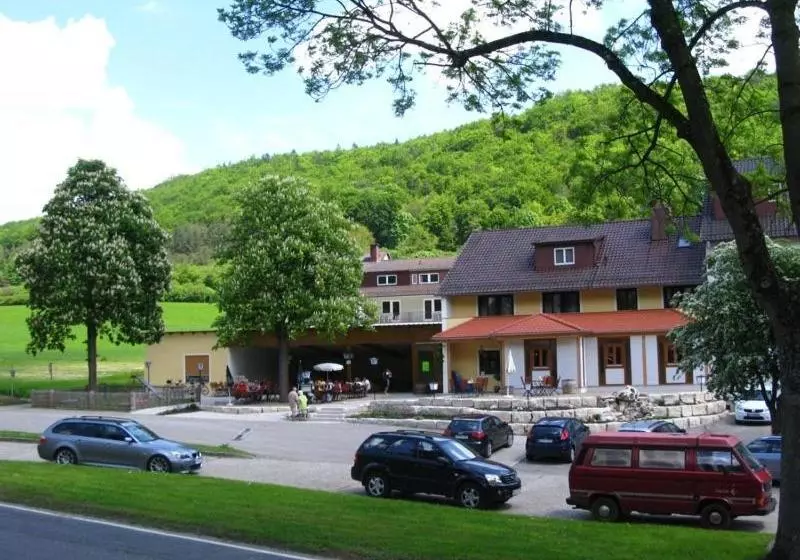 Hotelli Landgasthof Zum Wolfsberg