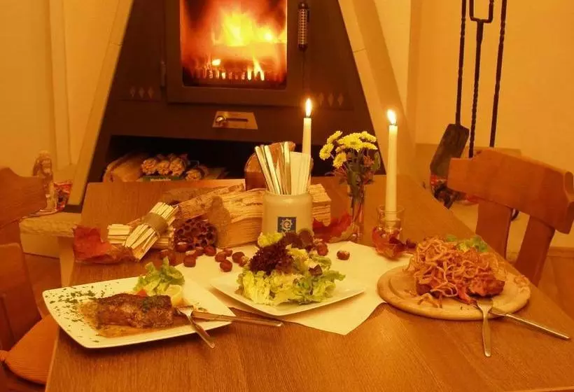 Hotelli Landgasthof Zum Wolfsberg