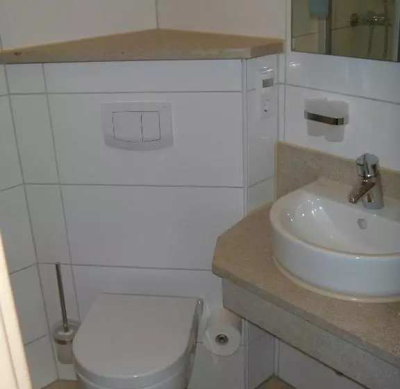 Hotelli Landgasthof Zum Wolfsberg