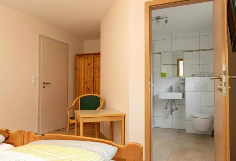 Hotelli Landgasthof Zum Wolfsberg