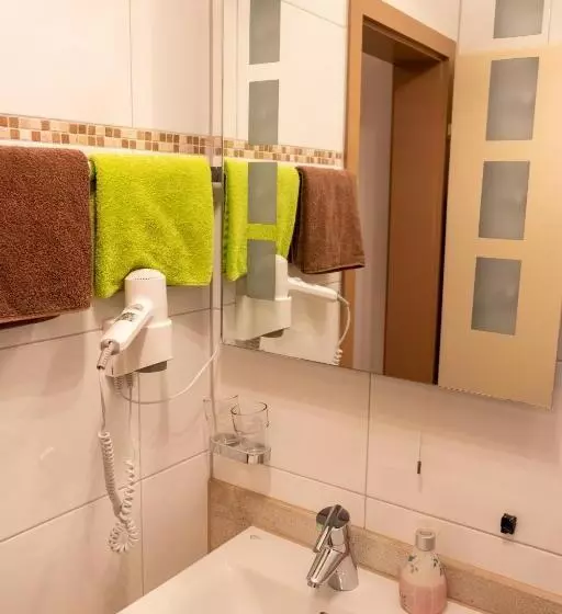 Hotelli Landgasthof Zum Wolfsberg