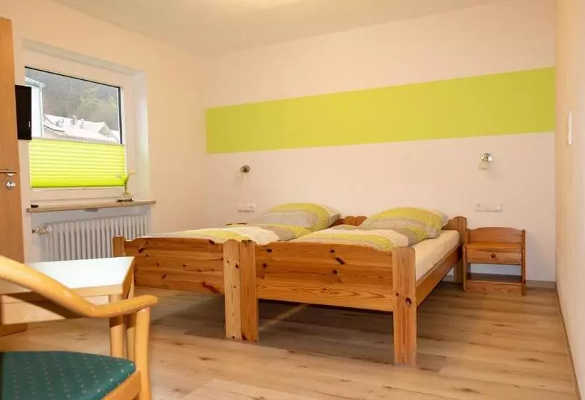 Hotelli Landgasthof Zum Wolfsberg